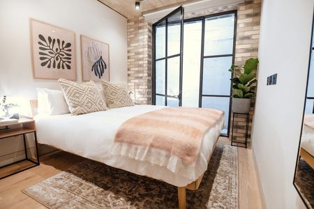 King's Mews - Photo 2