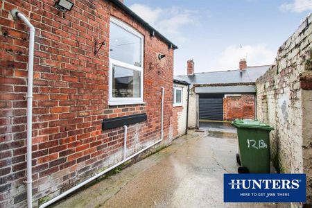 3 bedroom terraced house to rent - Photo 2