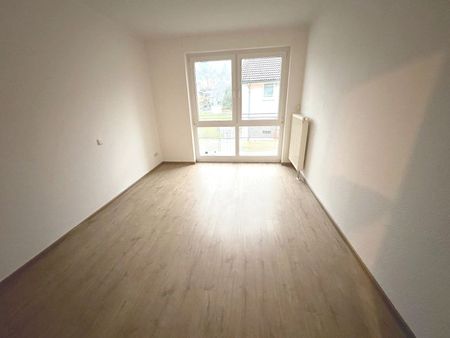 Saarburg: Helle & frisch renovierte 2,5-Zimmer-Wohnung mit Balkon – 79 m² Wohnkomfort. - Photo 2