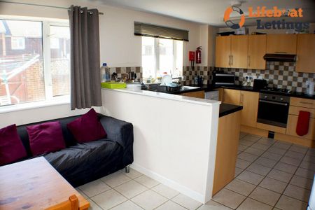 1 bedroom in a house share to rent - Photo 3