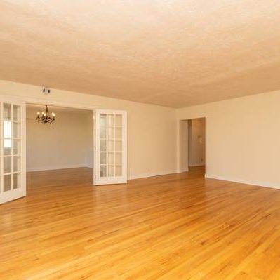 *Expansive 3BR/1BA; Bright, Stylish, and Steps to Everything!* - Photo 4