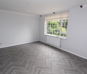 8 Gortmore Park, Lisburn, BT28 2BW - Photo 4