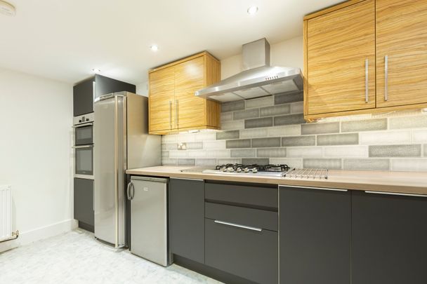 Archery Terrace, Hyde Park, Leeds - Photo 1