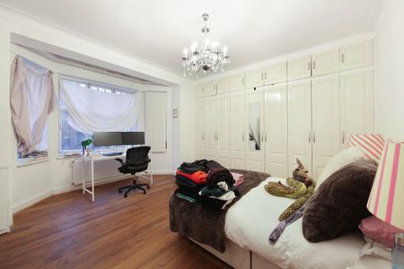 4 bedroom flat to rent - Photo 5