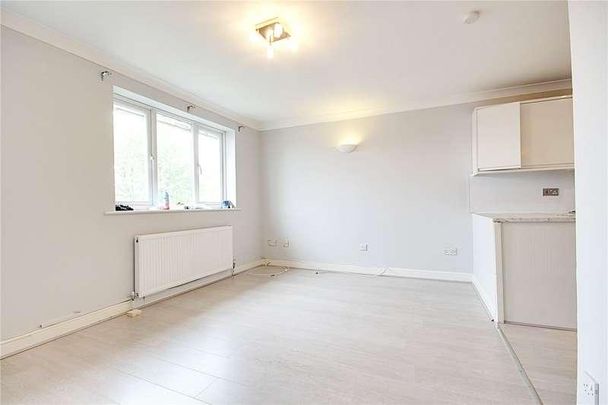 Robertson Close, Broxbourne, Hertfordshire, EN10 - Photo 1