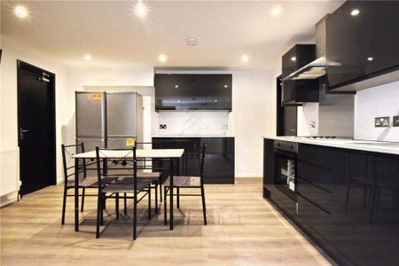 1 bedroom in a house share to rent - Photo 5