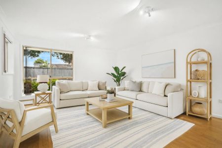 Sunlit Coastal Townhouse in a Quiet Boutique Setting - Photo 3