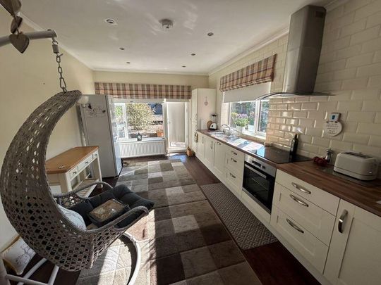 2 bedroom detached bungalow to rent - Photo 1