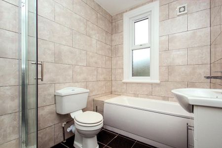 3 bedroom terraced house to rent - Photo 3