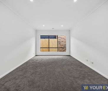 31 Dream Avenue, Cranbourne East, Vic 3977 - Photo 2