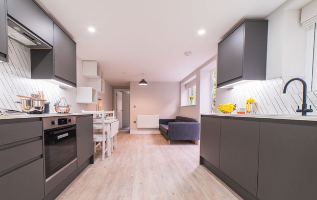 Llanbleddian Gardens, Cathays - Photo 1