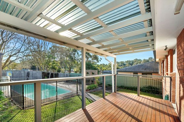 House, pool, garage. What more could you want! - Photo 1
