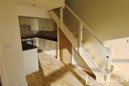 2 bedroom maisonette to rent South Road, Harlow, CM20 - Photo 3