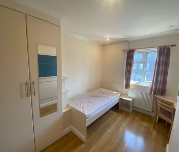 6 bedroom semi-detached house to rent - Photo 3