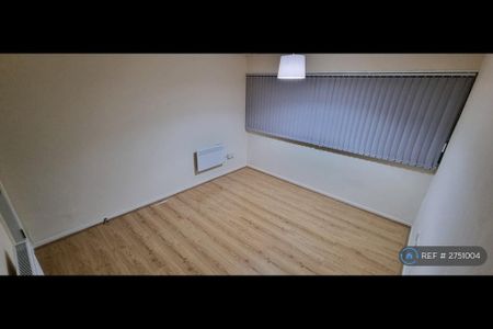 3 bedroom flat to rent - Photo 5