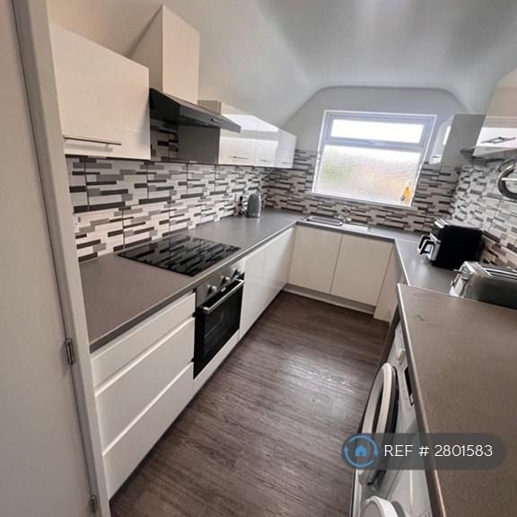 1 bedroom in a house share to rent - Photo 1