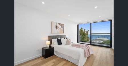 Stunning 4 Bedroom Townhouse in Scarborough - Photo 2