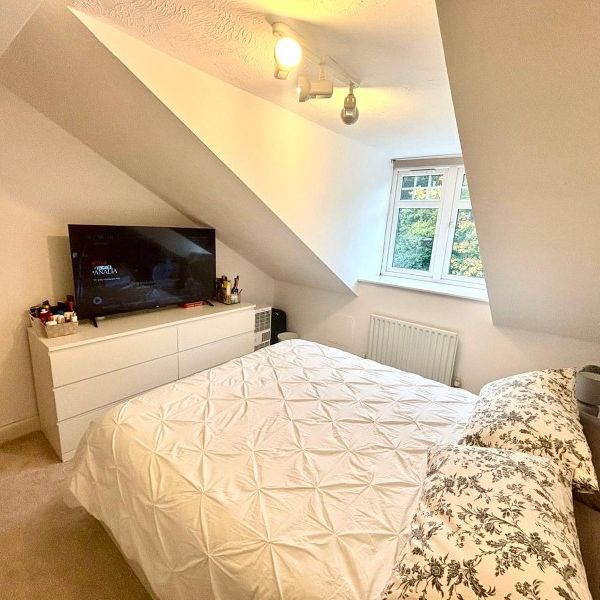 Wychwood, Camberley - 2 bedrooms Property for lettings - Seymours - Photo 1