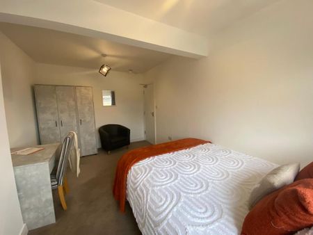 1 bedroom in a house share to rent - Photo 3