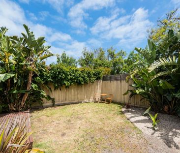 SPACIOUS SINGLE STOREY TOWNHOUSE IN SAFE SECURE NEIGHBOURHOOD! - Photo 5