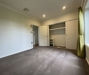 HILLVUE - Beautiful 4 Bedroom Home on the Golf Course - Photo 2