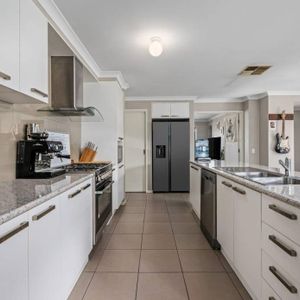 BEAUTIFUL 3 BEDROOM HOME THURGOONA - Photo 2