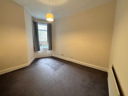3 bedroom flat to rent - Photo 4