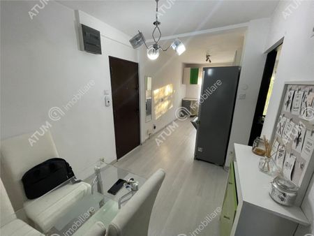De inchiriat apartament cu 3 camere decomandate si balcon in zona centrala a orasului Sibiu - Photo 4