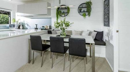 Bright & Sunny home on Cassino! - Photo 2