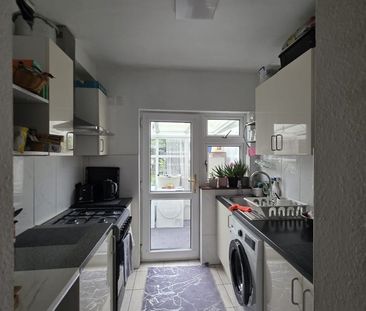 3 Bed Terraced House, Clarendon Road, N18 - Photo 5