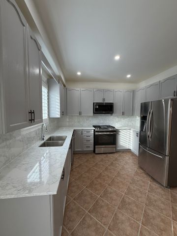 For Lease - 10 Birdsongs Street, Richmond Hill, Ontario - Photo 4