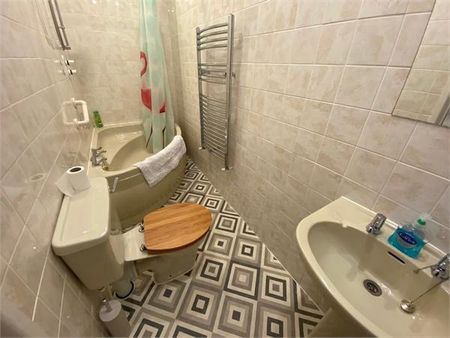 2 bedroom ground floor flat to rent - Photo 5