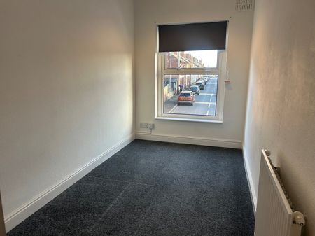 Edward Road - Photo 4