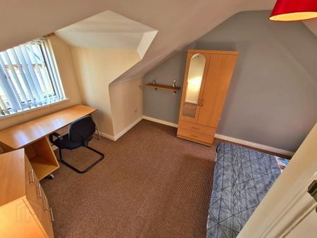 En-Suite Room 4, 44 Rathcoole Street, Lisburn Road, Belfast, BT9 7GA - Photo 3