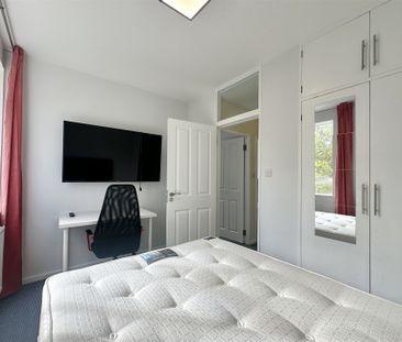 Hallfield Estate, London - Photo 2