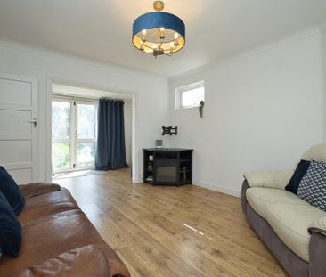 2 bedroom bungalow to rent - Photo 2