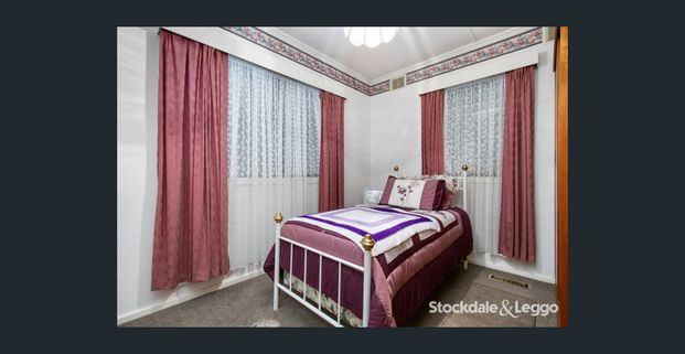 Bungalow for a 4th bedroom, teenage retreat or storage! - Photo 1