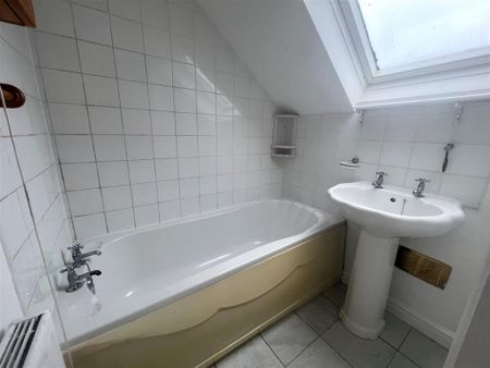 2 bedroom apartment to rent - Photo 4