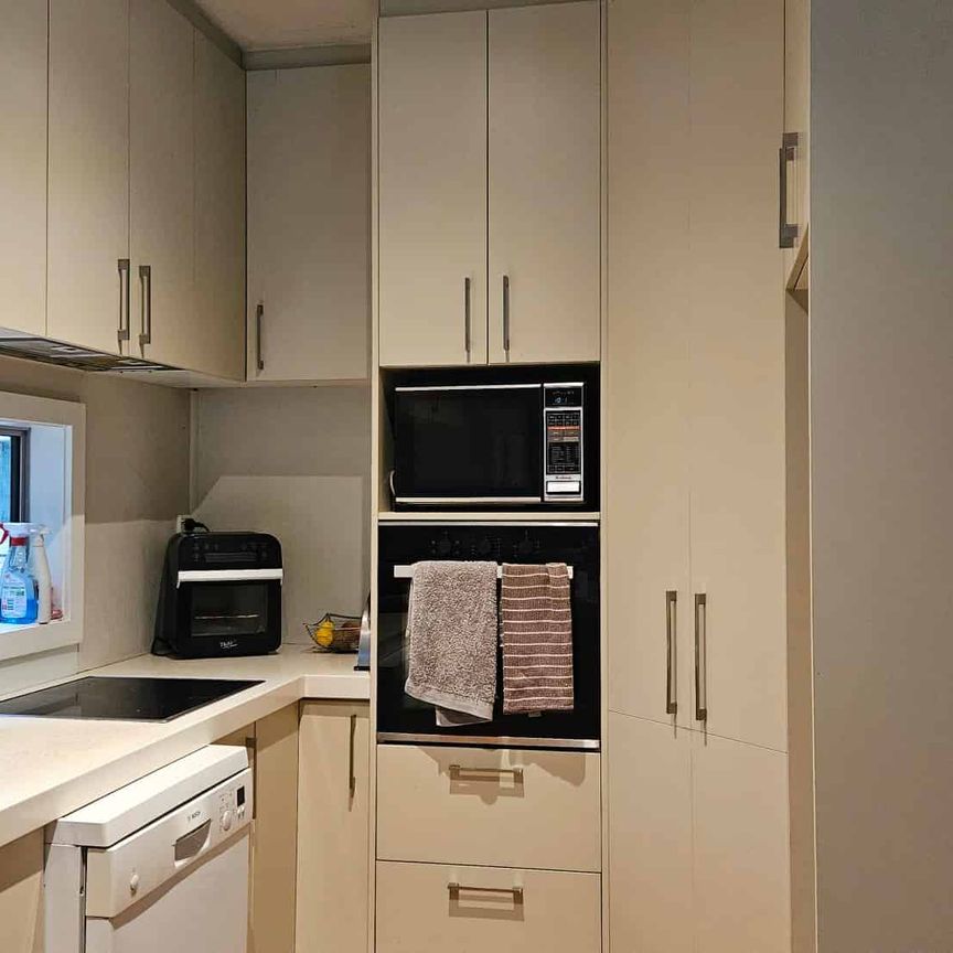 A HONEY ON HILLSBOROUGH - Photo 1