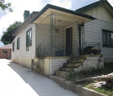 “Close to Everything!” - Photo 2