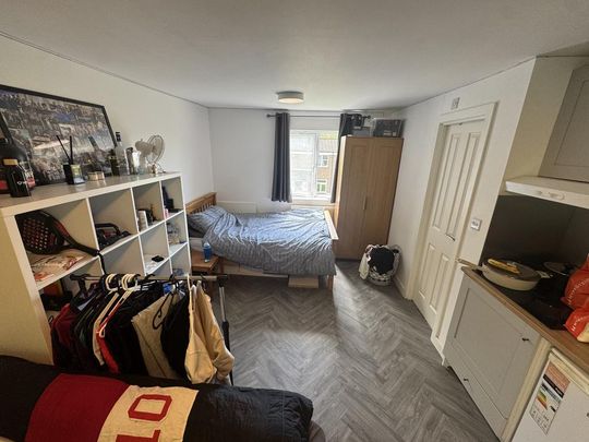 Studio to rent - Photo 1