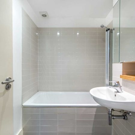 3 Bed Terraced House, Richard House Drive, E16 - Photo 4