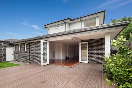 17B Park Crescent, Bentleigh VIC 3204 - Townhouse For Rent | Domain - Photo 2