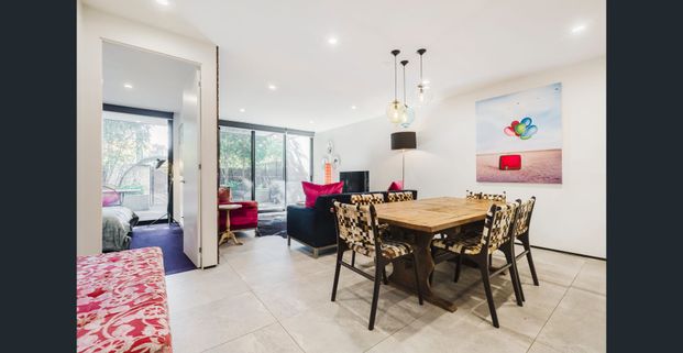 Fully-Furnished Apartment in sought-after location - Photo 1