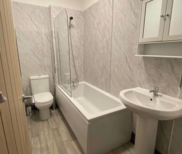 Large Rooms Newly Refurbished 10 Bed HMO St Johns Room 6 - Photo 6