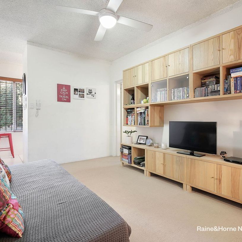Ground floor unit with car space ! - Photo 1