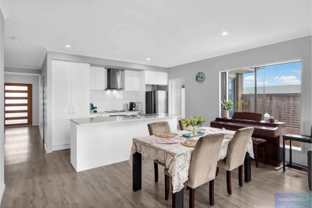 28 Jonas Circuit, Holmview QLD 4207 - House For Rent | Domain - Photo 5