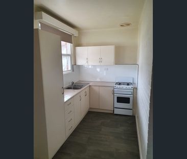 Neat and tidy family home! - Photo 4