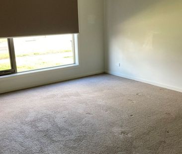 Modern Four Bedroom Home - Photo 4