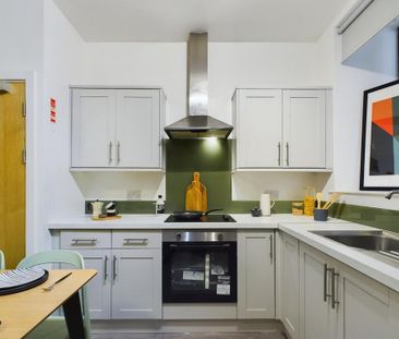 1 bedroom in a house share to rent - Photo 2